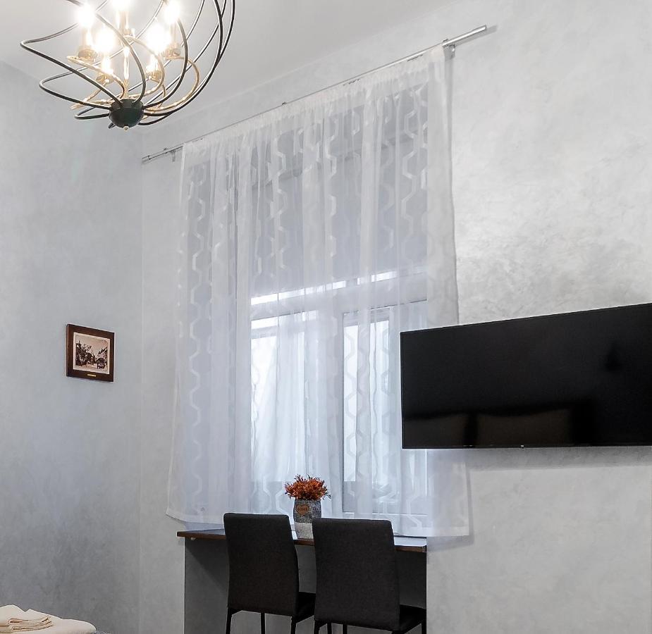 Golden Violin ! Apartments Lviv T Dış mekan fotoğraf
